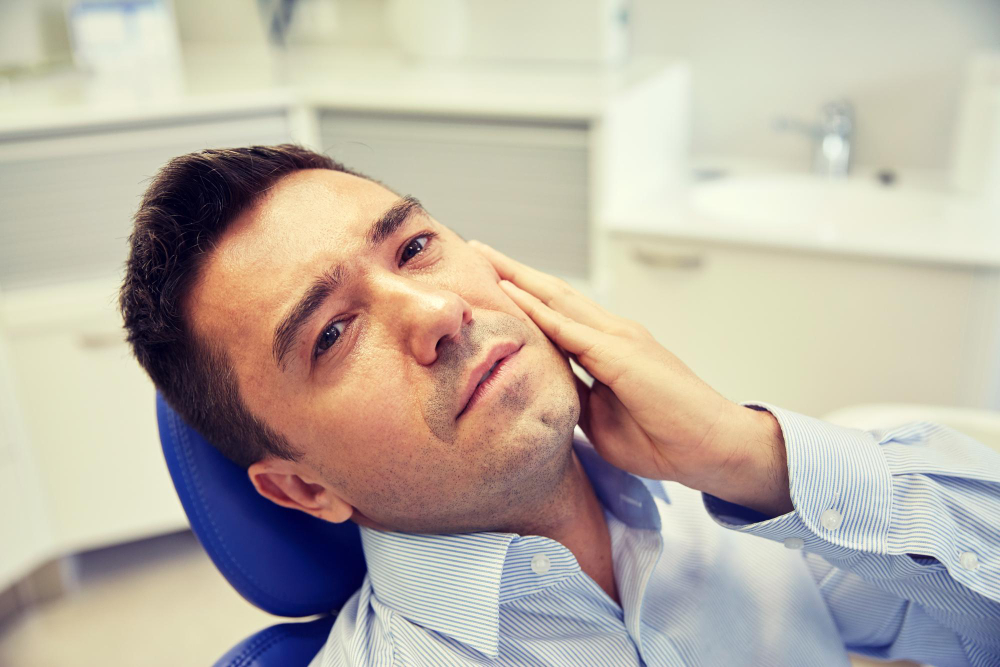Common Symptoms of Temporomandibular joint disorder (TMJ)